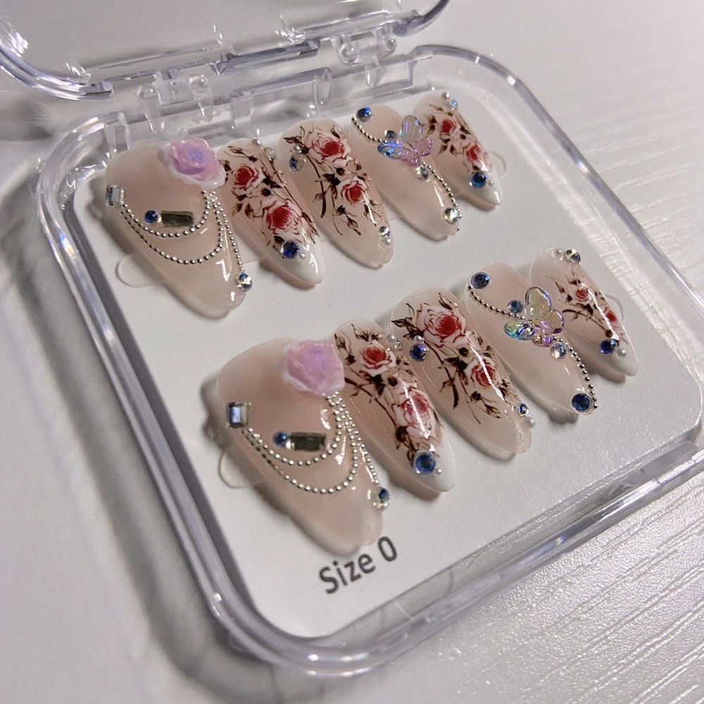 C179 PRESS ON NAILS